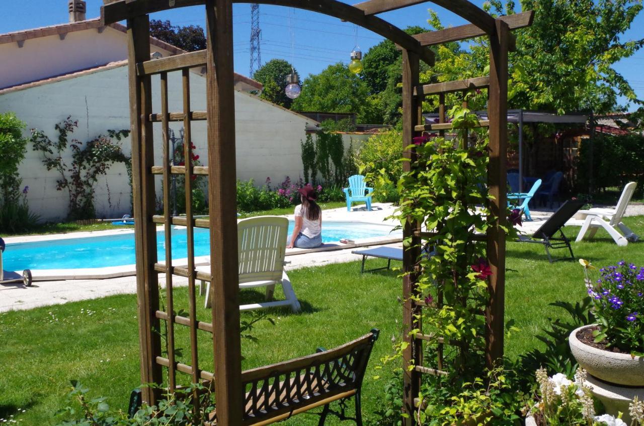 Maison D'Hotes Le Cadran Solaire Courcelles  Dış mekan fotoğraf