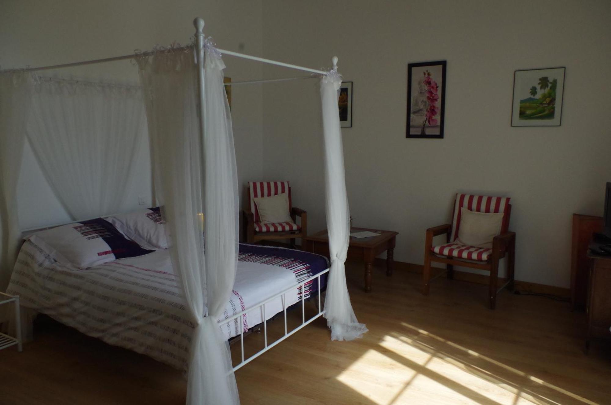 Maison D'Hotes Le Cadran Solaire Courcelles  Dış mekan fotoğraf